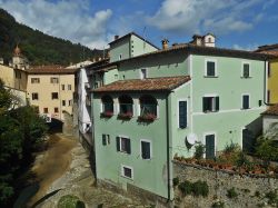 Le case colorate del centro storico di Marradi in Toscana - © Zebra48bo - CC BY-SA 4.0, Wikipedia