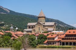 Le case del centro di Mtskheta e la Cattedrale della tunica di Gesù (Svetitskhoveli)