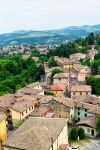 Le case del centro storico del borgo di Guiglia sull'Appennino Emiliano