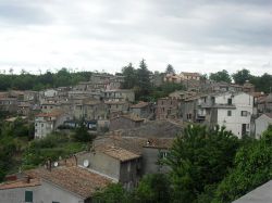 Le case del centro storico di Latera, provincia di Viterbo - © Maria Cristina Ferranti - CC BY-SA 3.0, Wikipedia