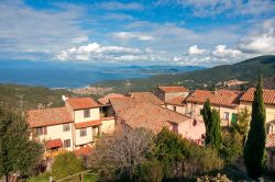 Le case del villaggio di Marciana sull'Elba - © Luciano Mortula / Shutterstock.com