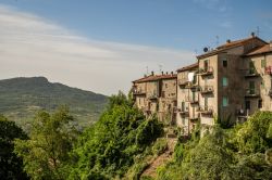 Le case della periferia di Santa Fiora, siamo in provincia di Grosseto in Toscana