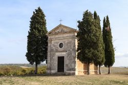 Le celebre Cappella di Vitaleta nelle campagne di San Quirico d'Orcia in Toscana  - © livethemoment / shutterstock.com