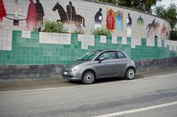 Le ceramiche abbelliscono le strade di Santo Stefano di Camastra in Sicilia - © satephoto / Shutterstock.com