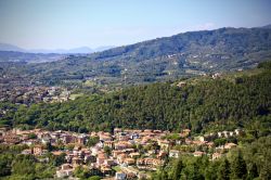 Le colline intorno a Montecatini Terme in Toscana