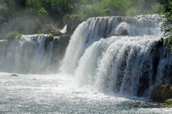 Le famose cascate di Krka, Croazia. Il parco nazionale che ospita queste suggestive cascate d'acqua si trova nell'entroterra di Sibenik, a 80 km da Zara.

