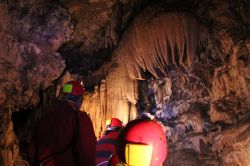 L'interno della grotta di Castello Tesino, Trentino Alto Adige. Nota anche come grotta di Valnuvola, questa cavità carsica è stata scoperta nel 1926. Foto Manuel Buffa Archivio ...