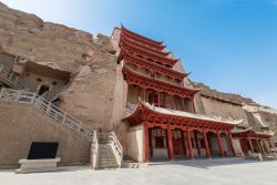 Le grotte Mogao caves a Dunhuang nella Cina centro-occidentale. - © Jef Wodniack / Shutterstock.com