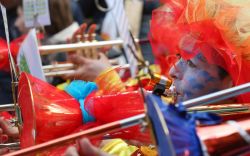 Le Guggen, le tipiche bande musicale di Strada rallegrano il Carnevale di Biasca nel Canton Ticino