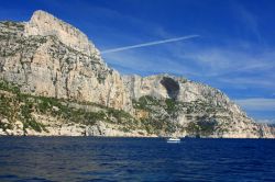 Le imponenti rocce de Les Calanques, alte falesie ...