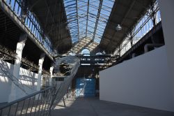 Le Magasin, il museo d'arte contemporanea a Grenoble. Nato nel 1986, questo spazio museale  è stato il primo centro dedicato al contemporaneo ad essere installato in una ex architettura ...