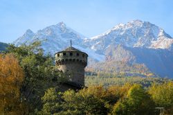 Le montagne della Val d'Aosta e il Castello di Fenis