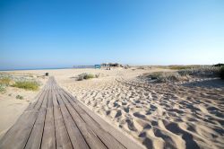 Le morbide sabbie della grande spiaggia di Badesi in Gallura, siamo nella Sardegna settentrionale