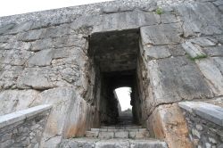 Le mura ciclopiche di Alatri (Frosinone), dove si trovano anche alcuni misteriosi bassorilievi.