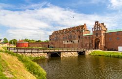 Le mura del castello di Malmo, Svezia, in una giornata estiva. Questa antica fortezza, fra le più importanti dell'antichità, è oggi sede del museo cittadino.
