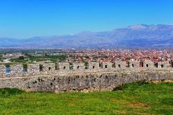 Le mura della fortezza d Scutari e la città dell'Albania settentrionale