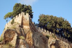 Le mura medievali del castello di Cori nel Lazio - © faberfoto-it / Shutterstock.com