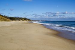 Le onde dell'oceano sulla spiaggia di Montaux, New York, Long Island.
