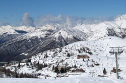 Le piste da sci di Piani di bobbio non lontano da Barzio -  "Fiore dod" - Fiorenzo - Opera propria, CC BY-SA 3.0, Collegamento