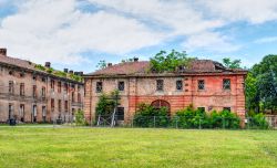 Le rovine abbandonate della vecchia cittadella di Alessandria, Piemonte. E' l'unica fortezza di pianura costruita dai Savoia nel XVIII° secolo nonchè la sola a livello europeo ...