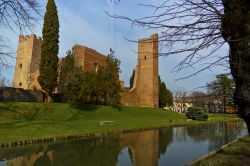 Le rovine della Rocca e del castello di Noale, nei dintorni di Venezia (Veneto).
