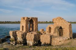 Le rovine del sito archeologico di Dura-Europos, Siria. Dopo aver superato la muraglia di 9 metri, davanti alla steppa si apre l'altopiano su cui si estende il sito: nonostante le testimonianze ...