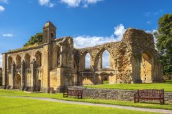 Le rovine dell'Abbazia di Glastonbury, un antico monastero del Somerset, Inghilterra.