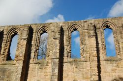 Le rovine dell'antico muro dell'Abbazia di Dunfermline, Scozia, UK. Durante gli anni della riforma scozzese il monastero venne saccheggiato.
