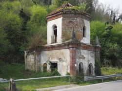Le rovine di una cappella gotica in via Valcerrina vicino a Chivasso in Piemonte