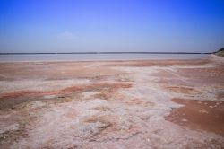 Le saline colorate di Santa Margherita di Savoia in Puglia