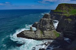 Le scogliere di Rathlin Island, Irlanda del Nord. E' uno dei posti preferiti dai bird watcher con una Royal Society che gestisce la riserva naturale per la protezione degli uccelli.
