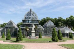 Le serre del Giardino Botanico di Lione, Francia. ...