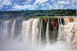 Le spettacolari cascate dell'Iguazu al confine tra Brasile ed Argentina
