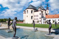 Le statue del giardino del chiostro di Litomysl, ...