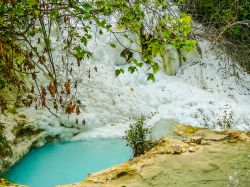 Le terme libere di Bagni San Filippo in Toscana