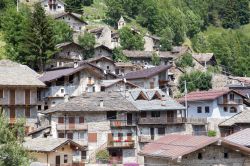 Le tipiche case del borgo piemontese di Castelmagno, provincia di Cuneo.

