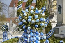 Le tradizionali decorazioni pasquali in primavera a Ingolstadt, Baviera, Germania.
