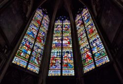 Le vetrate della cattedrale di San Rombaldo a Mechelen, Belgio - © 169007822 / Shutterstock.com