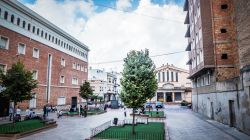 L'edificio che ospita il mercato municipale nel centro di Oliva, Valencia, Spagna - © Vivvi Smak / Shutterstock.com