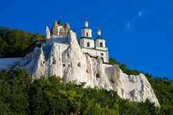 Svyatogorsk lavra: a circa 150 km a nord della città di Donetsk, la Leggendaria chiesa sulla roccia di gesso