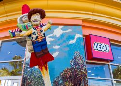 Anche Woody e Buzz Ligthyear a Legoland Ananheim in California - © Ken Wolter / Shutterstock.com