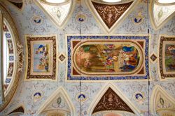 L'elegante soffitto affrescato della Chiesa del Santissimo Salvatore, a Noto - tra le tante bellezze della Chiesa del Santissimo Salvatore, splendido esempio di barocco siciliano a Noto, ...