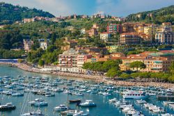 Lerici è una cittadina di circa 10.000 abitanti in provincia di La Spezia (Liguria), sulla Riviera di Levante.