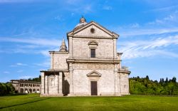 L'esterno della chiesa della Madonna di San Biagio a Montepulciano, Toscana, Italia. Chiamato anche tempio di San Biagio per la sua monumentalità, questo luogo di culto cattolico ...