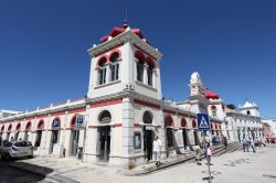 L'esterno della costruzione che ospita il mercato cittadino di Loulé, Portogallo - © Philip Lange / Shutterstock.com