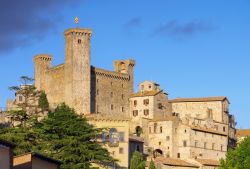 L'imponente castello di Bolsena, Italia. Eretto nel 1156 per volere di papa Adriano IV° a protezione dei centri minacciati da Federico Barbarossa, il castello noto anche come Rocca Monaldeschi ...