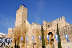 L'imponente Porta di Siviglia a Carmona (Spagna): è una delle due porte di accesso alle mura cittadine (l'altra è quella di Cordoba) ancora oggi visibili.

