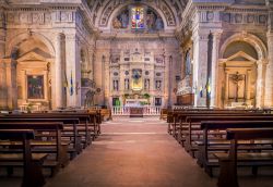 L'interno della chiesa della Madonna di San Biagio a Montepulciano, Toscana, Italia - © Maciej Czekajewski / Shutterstock.com