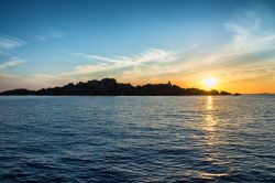 L'isola di Lavezzi, nei pressi di Bonifacio, al tramonto (Corsica).
