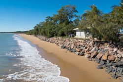 Il bel litorale di Hervey Bay nel Queensland, Australia. Le acque sicure e protette di Hervey Bay la rendono una destinazione ideale tutto l'anno.
